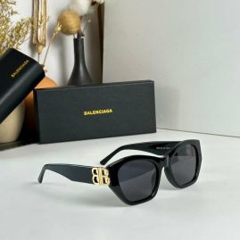 Picture of Balenciga Sunglasses _SKUfw54043916fw